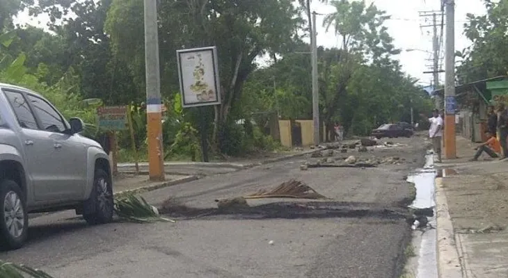 Comunitarios de Licey protestan por segundo día consecutivo