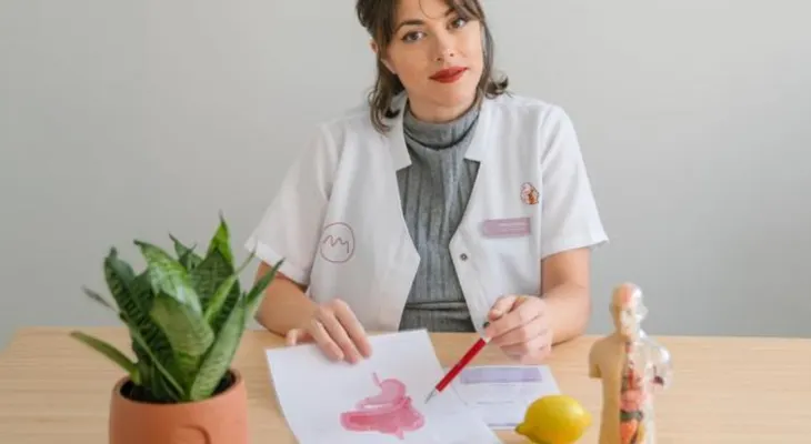 Nutricionista explica por qué las digestiones son más pesadas en verano