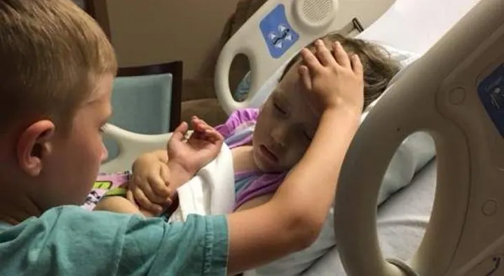 Conmovedora despedida de un hiño a su hermana con un tumor cerebral