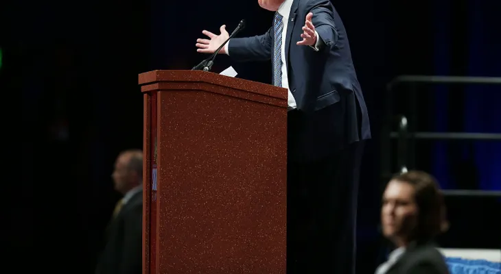 Donald Trump: Consideraría seriamente cerrar las mezquitas