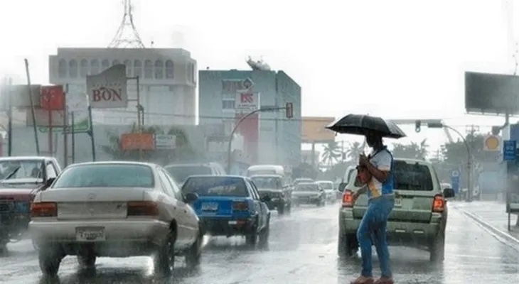 Vaguada y baja presión mantienen aguaceros y tronadas este sábado en el país