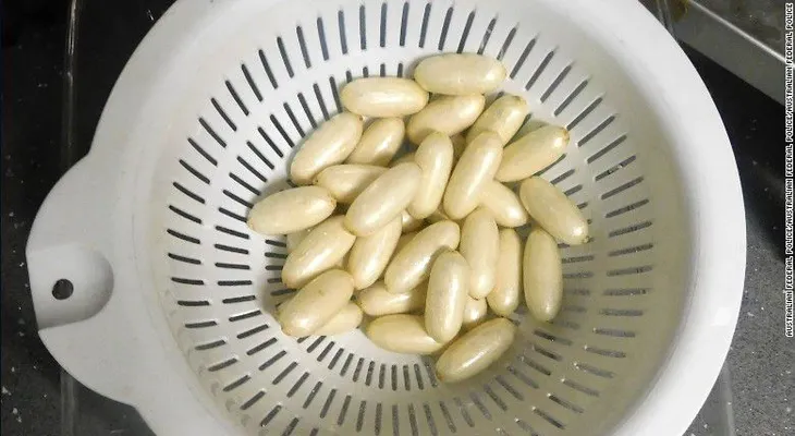 Detienen a un hombre con más de 1 kg de cocaína en su estómago