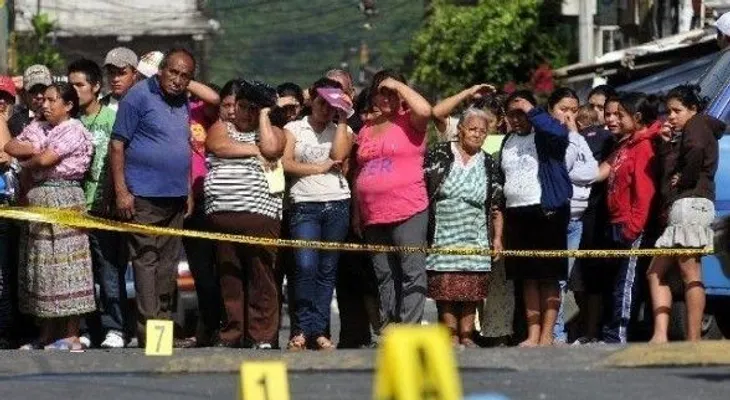 Hieren y apresan a dos que habrían asaltado a una joven en SDE 