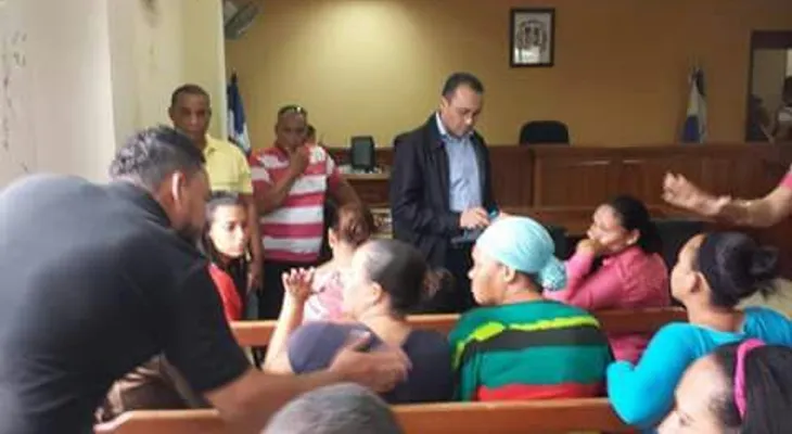 Reenvían para el lunes coerción a profesor acusado de abuso contra 14 estudiantes