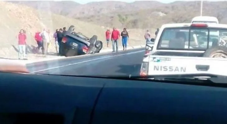 Un muerto y tres heridos al chocar camión con yipeta en carretera Baní-Azua