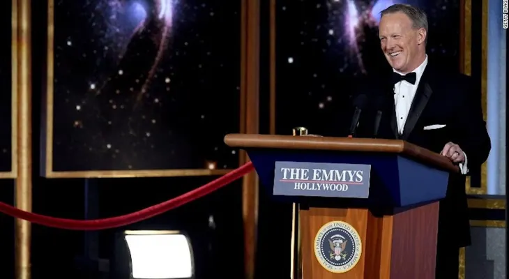 Hollywood validó a Sean Spicer en los Emmy, pero eso no es gracioso