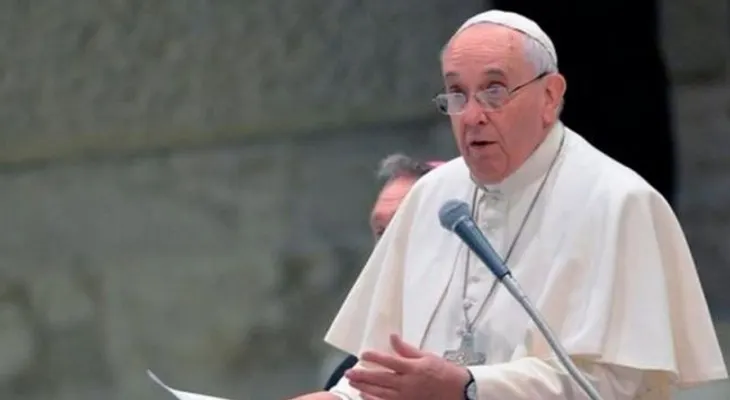 El papa dice eliminar diferencias entre los sexos "es un paso atrás"