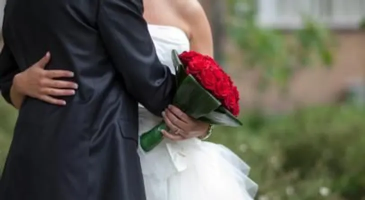 Estudio dice casados tienen menos dolencias cardíacas 