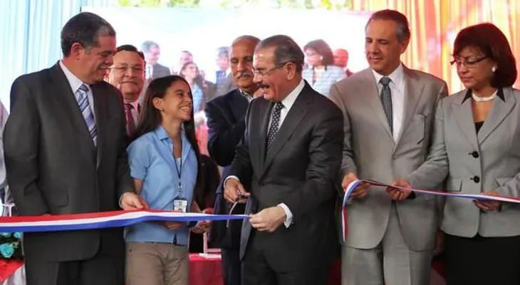 Presidente Medina inaugura 5 escuelas en provincia Duarte