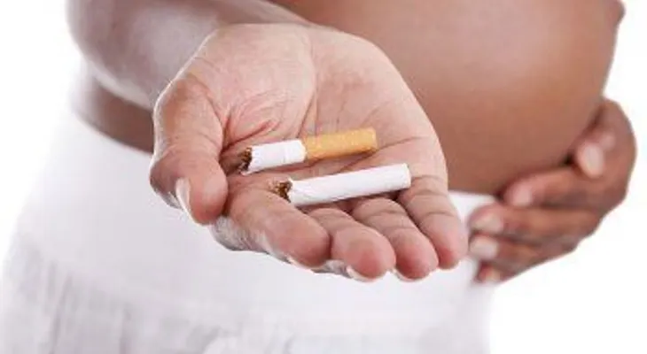 Dra Liliam Fondeur advierte a madres embarazadas que el cigarrillo produce amenaza de aborto 