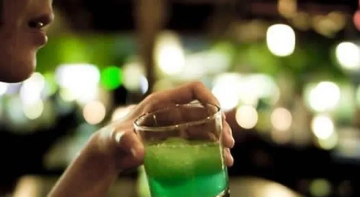 Tomar alcohol antes de acostarse perturba nuestro descanso
