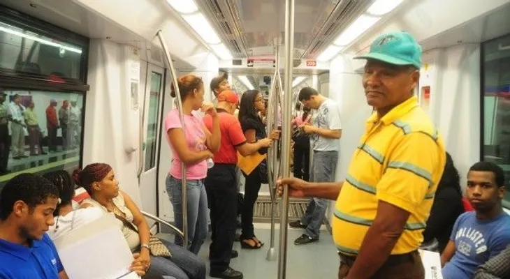 Línea 2 del Metro está paralizada desde la Lope de Vega