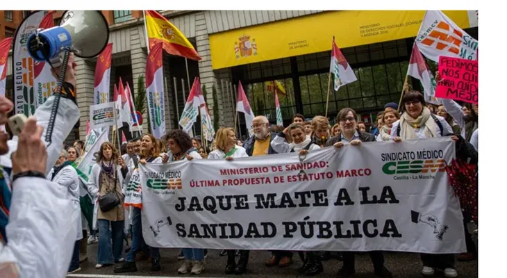 Mónica García rechaza la petición de un estatuto propio para los médicos