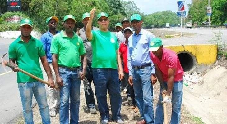 Embellecimiento inicia siembra de árboles en autopista Duarte