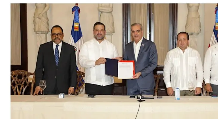 Abinader inicia titulación de más de 43 millones de metros cuadrados en Los Haitises y Loma Novillero