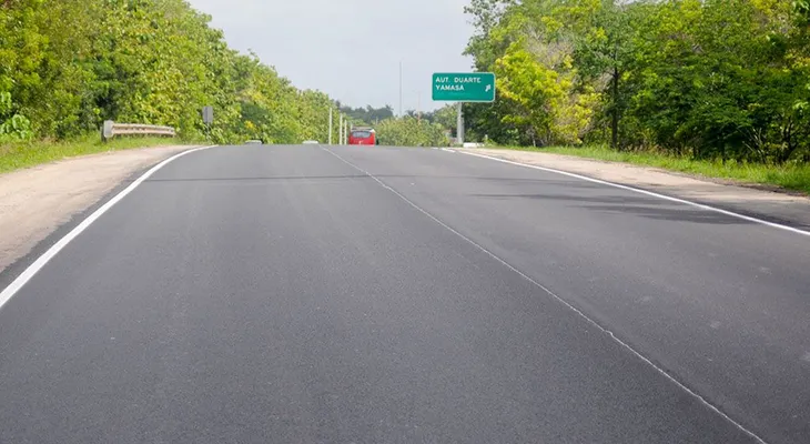 Obras Públicas continúa trabajos de reparación de la carpeta asfáltica en la autovía del Nordeste