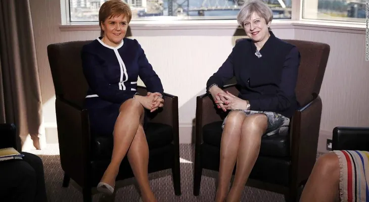 Polémica por titular sexista del Daily Mail sobre las primeras ministras de Gran Bretaña y Escocia