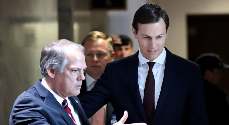 Yerno de Trump contradice las declaraciones del equipo del presidente de que no hubo contactos con Rusia