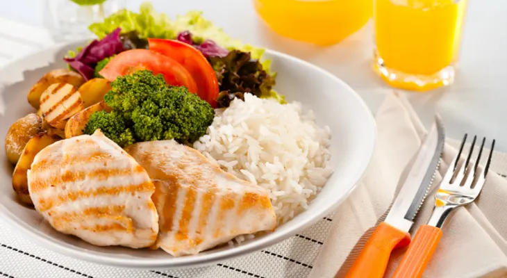 Así debería ser tu plato para una dieta sana y equilibrada