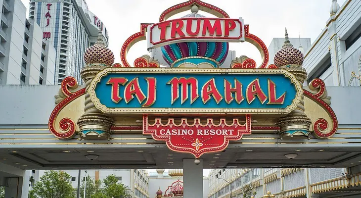 Un casino de Donald Trum cierra por deudas