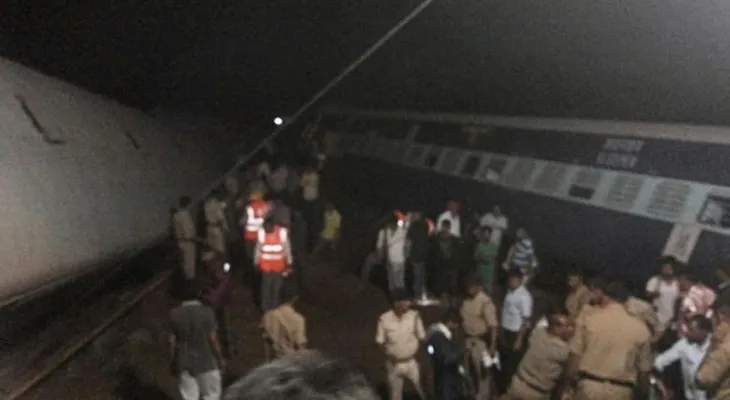 El descarrilamiento de un tren en la India causa al menos 12 muertos