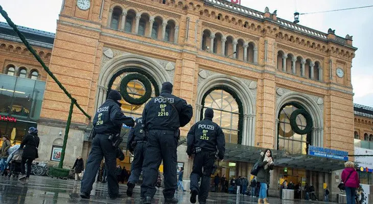 "Sorprender a los infieles": La adolescente alemana que apuñaló a una policía actuó por orden del EI