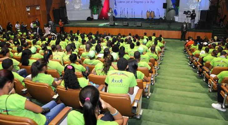 Margarita Cedeño llama a jóvenes a descubrir el gran líder que llevan dentro