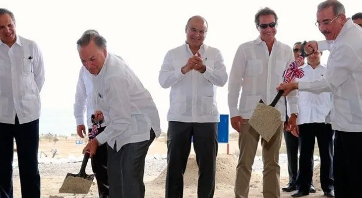 Danilo Medina asiste a acto para iniciar proyecto turístico en Baní 
