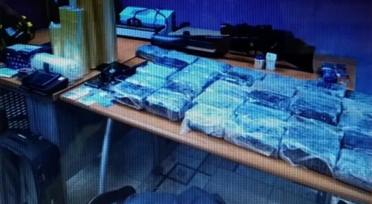 Ocupan 36 paquetes de drogas y RD$336 mil casa de Los Ríos