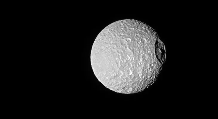 La NASA captura una precisa imagen de la espeluznante Estrella de la Muerte de Saturno