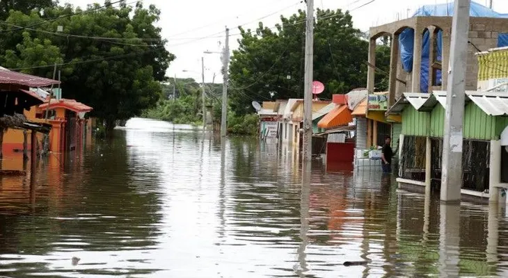 Desplazados por lluvias suman 2,605; COE mantiene 25 provincias en alerta            