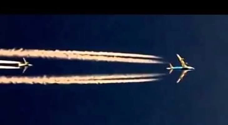 Tres Boeing arman una carrera a 10.000 metros de altura
