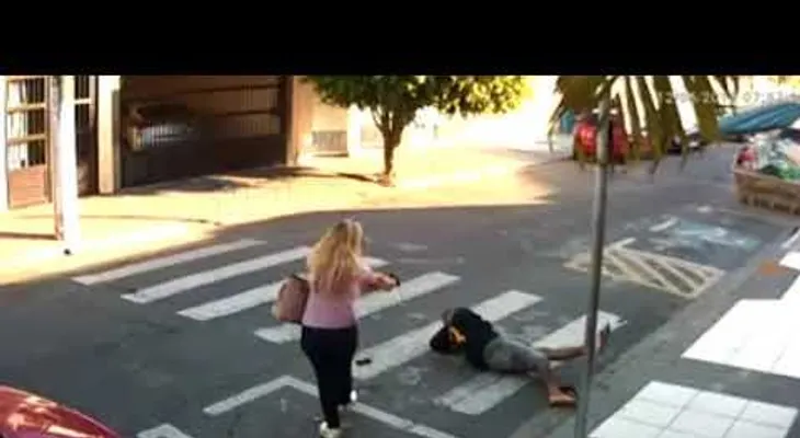 El atracador fue por lana y resultó "trasquilado": Mujer policía frustra el asalto y lo mata 