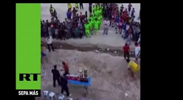 El momento exacto del atentado que mató a 29 personas en un estadio de fútbol en Irak (VIDEO)