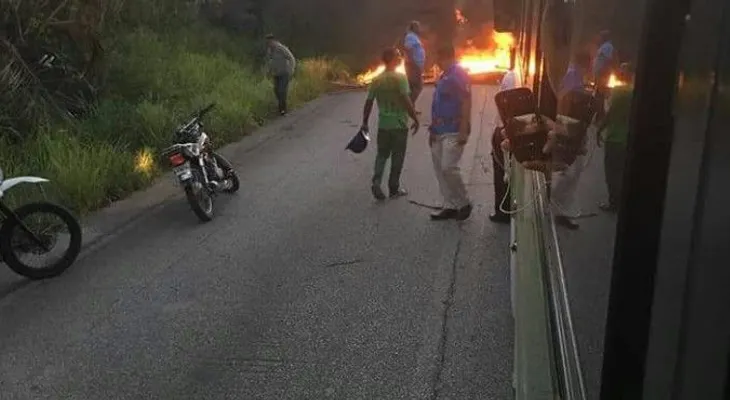Protestan en la comunidad El Bejucal en Higüey por largos apagones 