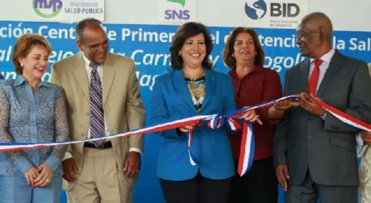 Vicepresidenta inaugura tres centros de salud en San Juan