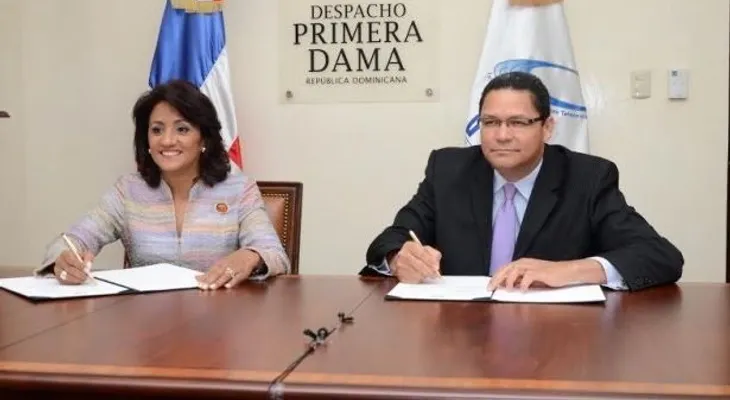Primera Dama e Indotel acuerdan instalar sala digital para niños del CAID