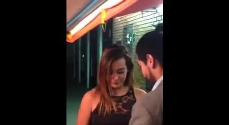 Presentadora de cadena de TV mexicana abofetea hombre en plena calle (VIDEO)