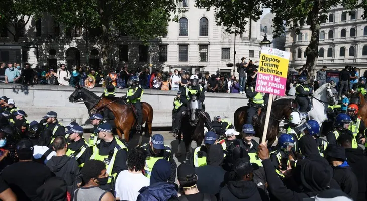 Más de 100 detenidos tras las protestas violentas en Londres