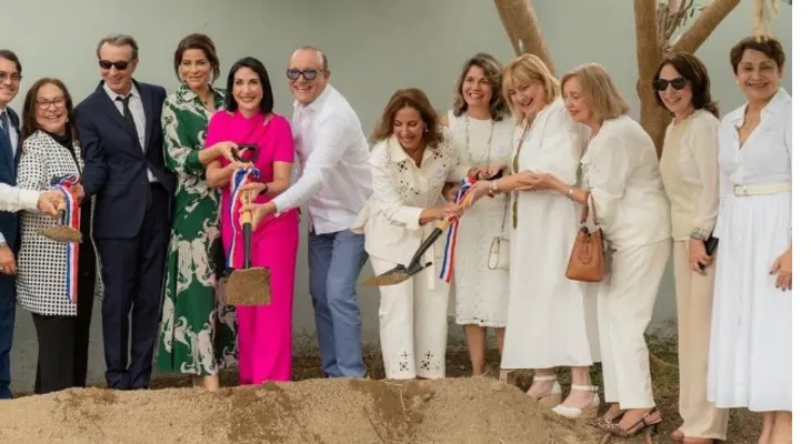 Raquel Arbaje impulsa hogar para familias en Hospital Arturo Grullón