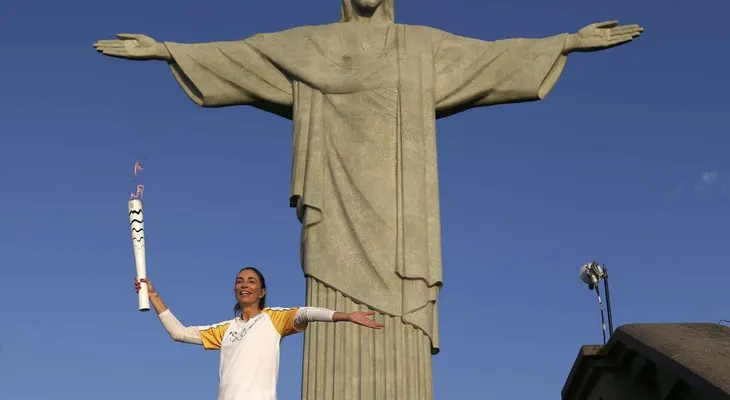 La antorcha olímpica llega a los pies del Cristo Redentor