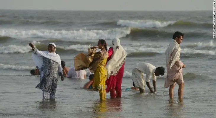 Ola de calor mata al menos a 65 personas, en apenas tres días, en Pakistán