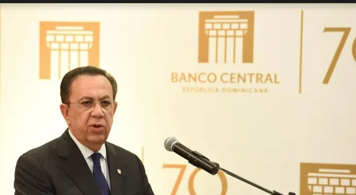Banco Central de la RD entrega premios del concurso economía 2017