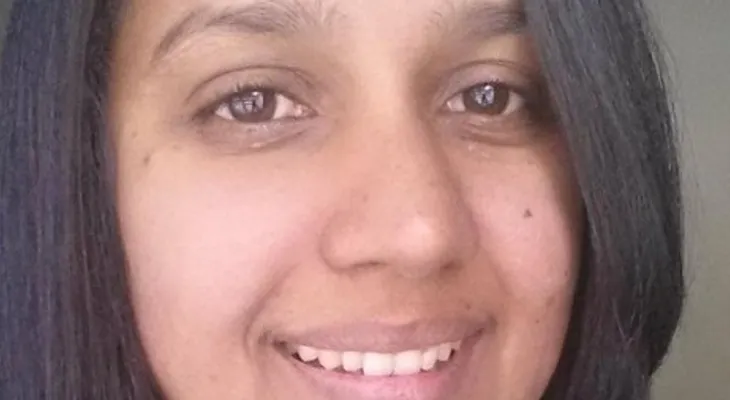 Familiares de maestra que se lanzó al mar, dicen que podría estar viva
