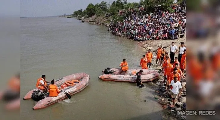 18 personas mueren al hundirse su barco en India