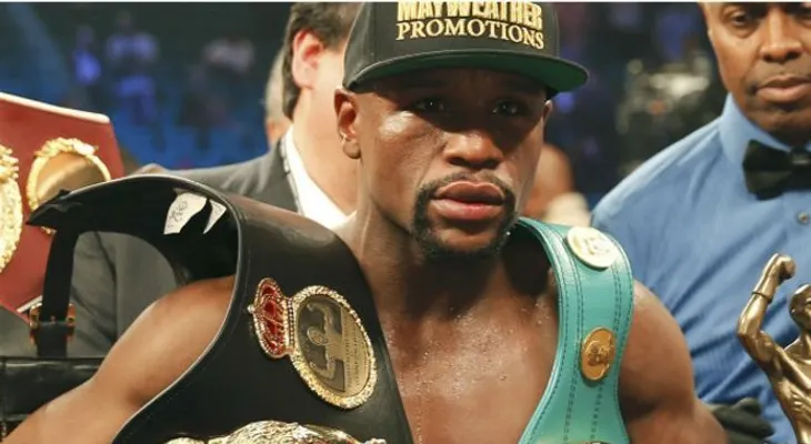 Por no pagar despojan a Floyd Mayweather de corona que ganó contra Pacquiao