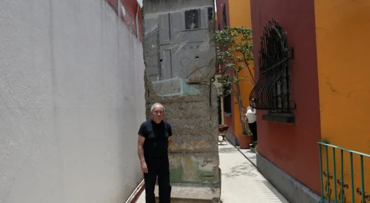 Subastan en México un fragmento del Muro de Berlín para preservarlo