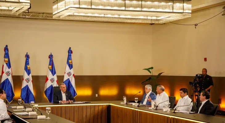 Abinader anuncia reorganización de la calle Del Sol y avances en seguridad y transporte en Santiago