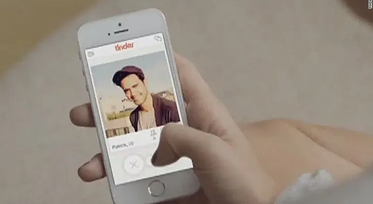 Mujer conoció a su donante de riñón gracias a Tinder