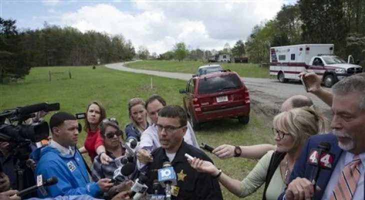 Buscan a sospechoso de asesinatos de ocho miembros de una familia en Ohio
